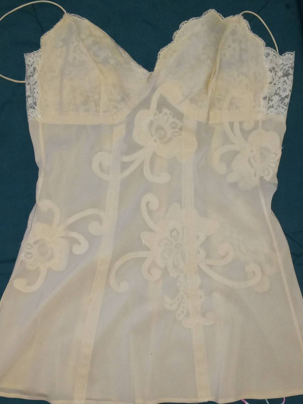 Dolce&Gabbana Vintage Y2K Ivory Colored Silk/Lace Camisole W/Floral Apliques - Picture 9 of 15